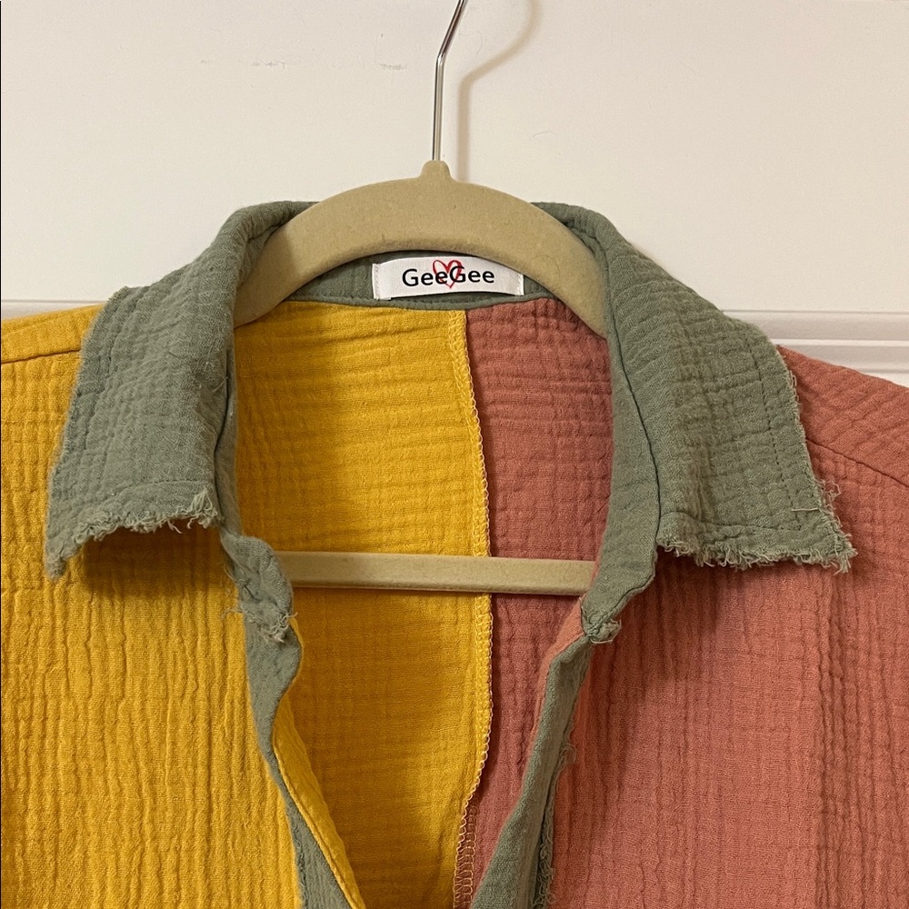 Colorblock Button-Up Shirt - Picture 3 of 9